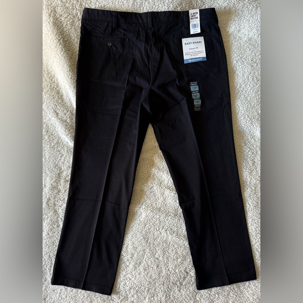 Dockers Men's Easy Khaki Classic Fit Black Pants Size 42W x 32L New with Tags